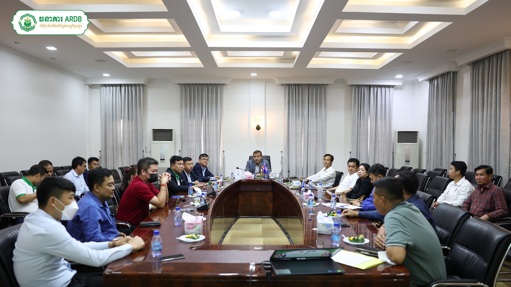 H.E. Dr. KAO Thach accompanied by DCEO and colleagues, has lead an emergency meeting with representaive of Cambodia Rice Federation, Rice Millers, and Rice Exporters
