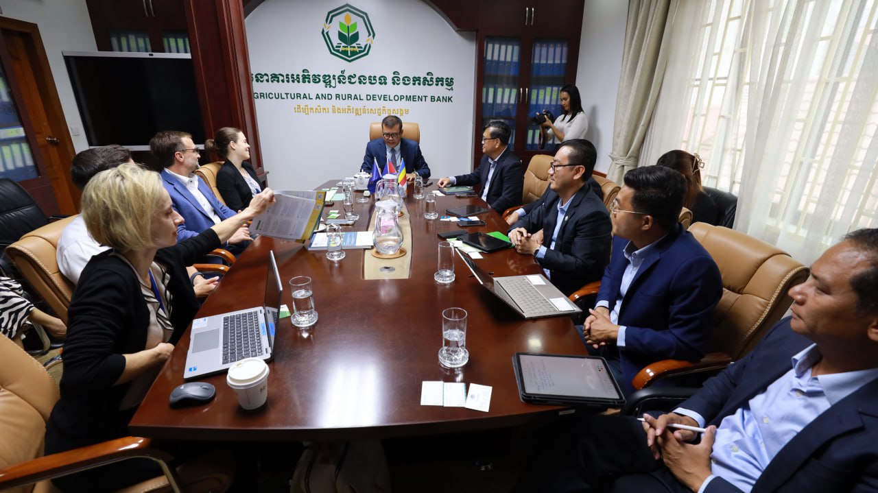 H.E. Dr. KAO Thach, accompanied by Deputy Chief Executive Officers and colleagues, joined the meeting with H.E. Faith Considine, Second Secretary of Australian Embassy, representatives from the Cambodia Australia Partnership for Resilient Economic Development (CAPRED) and Mekong Strategic Capital (MSC)