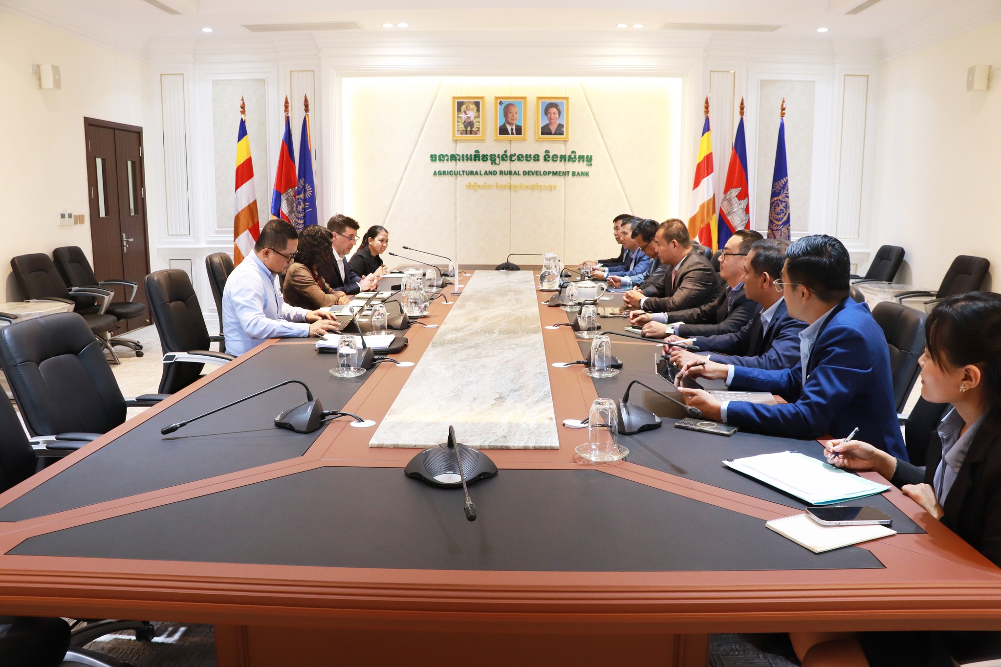 H.E. Dr. KAO Thach, accompanied by his colleagues, met with the representatives of Asian Development Bank (ADB)